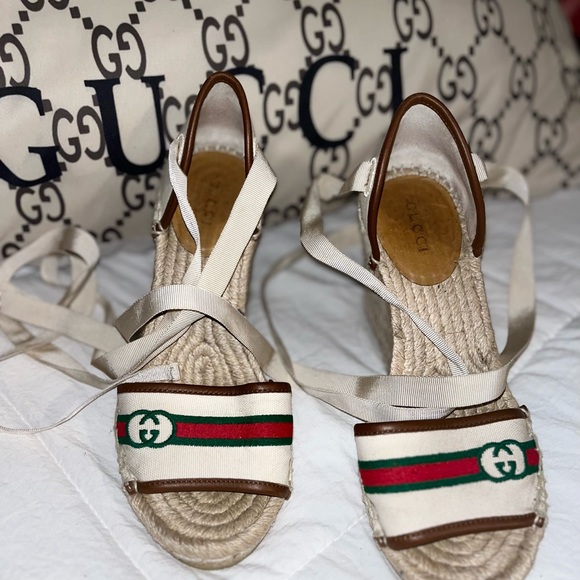 Size 5 gucci wedges authentic you can contact me for me info thank you. - Picture 3 of 3